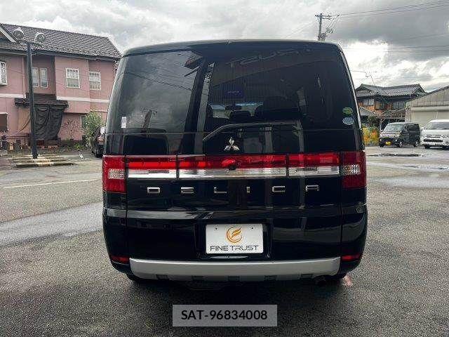 Mitsubishi DELICA 2014-11 8848729-19