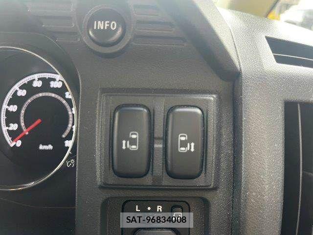 Mitsubishi DELICA 2014-11 8848729-5