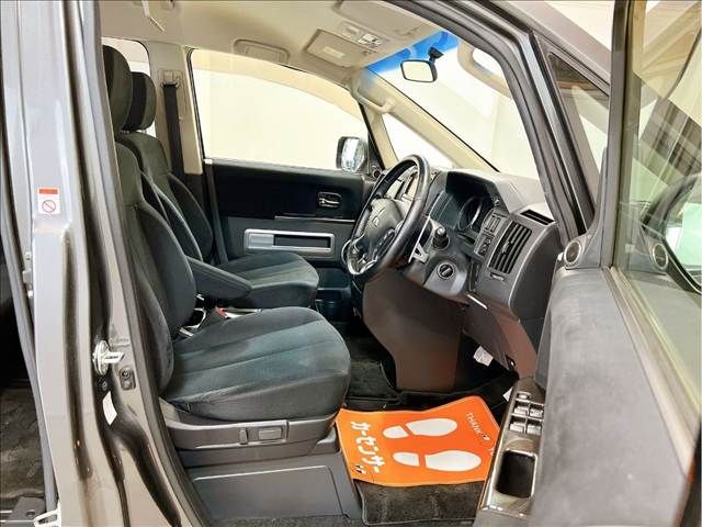 Mitsubishi DELICA 2018-05 1472065-14