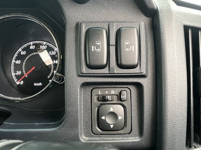 Mitsubishi DELICA 2011-02 1488988-13