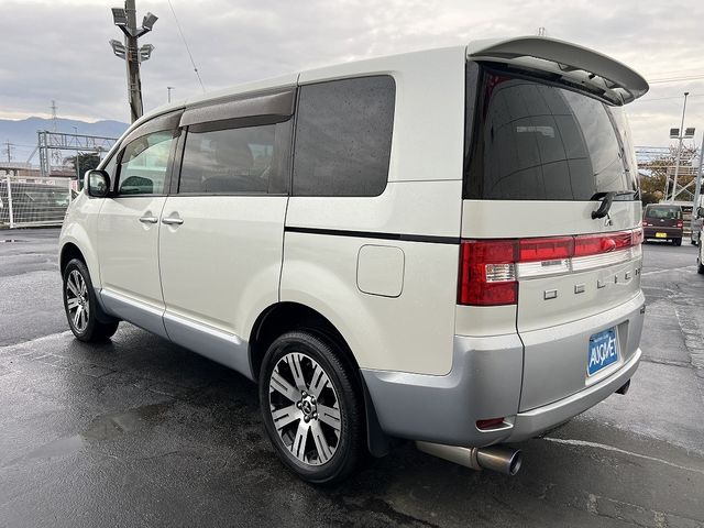 Mitsubishi DELICA 2011-02 1488988-5
