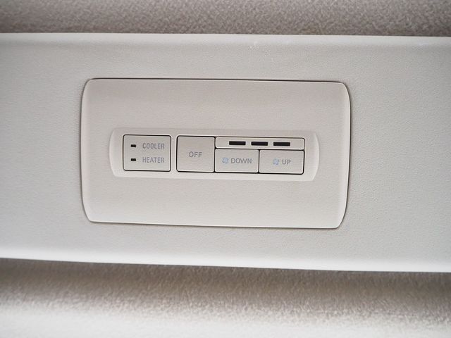 Mitsubishi DELICA 2016-10 4323034-26