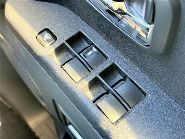 Mitsubishi DELICA 2011-09 4590890-28