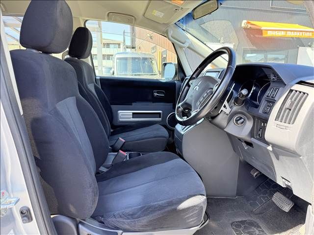 Mitsubishi DELICA 2011-09 4590890-8