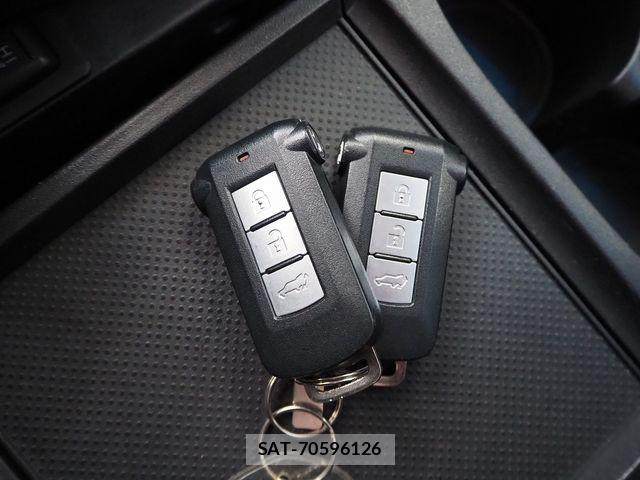 Mitsubishi DELICA 2013-02 5866650-18