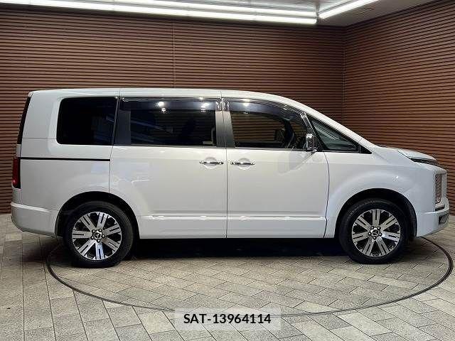 Mitsubishi DELICA 2024-08 5866555-17