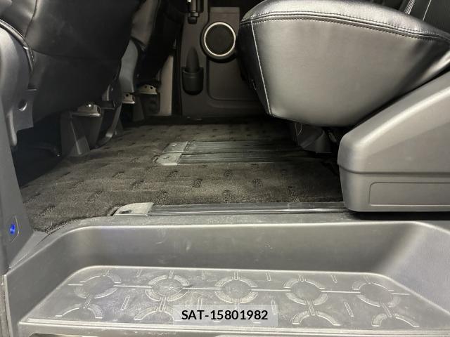 Mitsubishi DELICA 2017-03 5866604-21