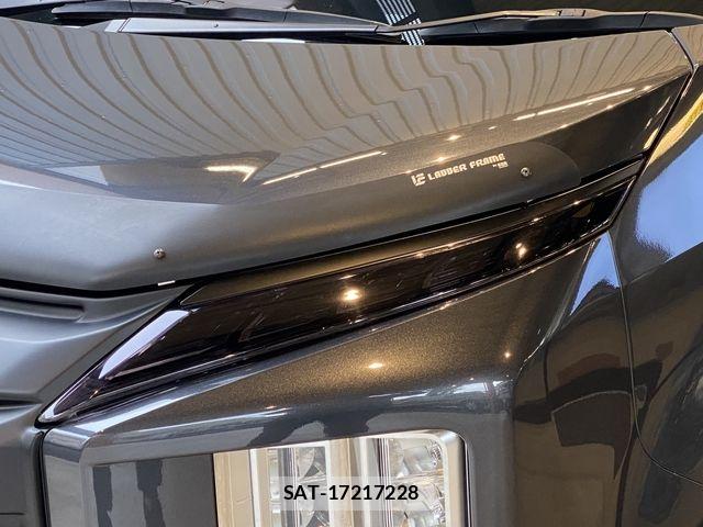 Mitsubishi DELICA 2024-02 6303723-4