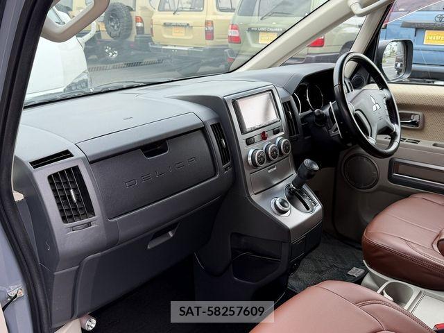 Mitsubishi DELICA 2011-06 6675708-12