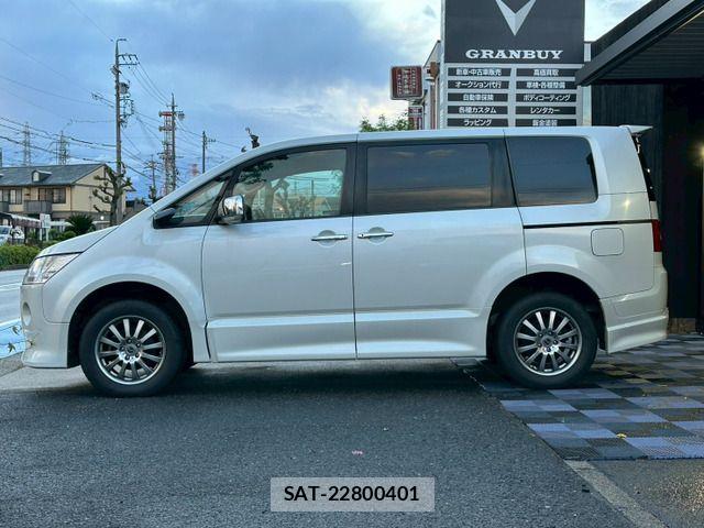 Mitsubishi DELICA 2011-09 6683759-11