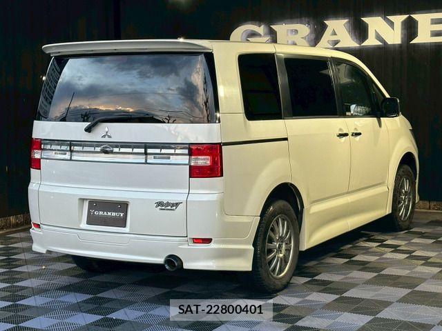 Mitsubishi DELICA 2011-09 6683759-13