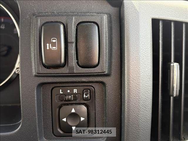 Mitsubishi DELICA 2007-09 6683758-13