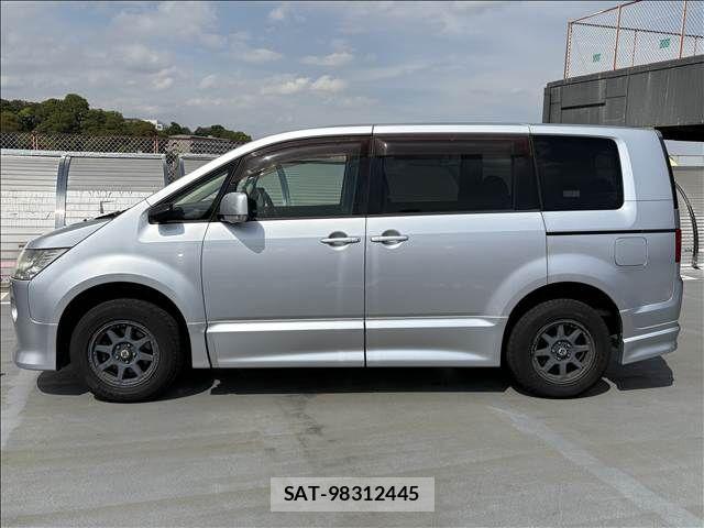Mitsubishi DELICA 2007-09 6683758-26