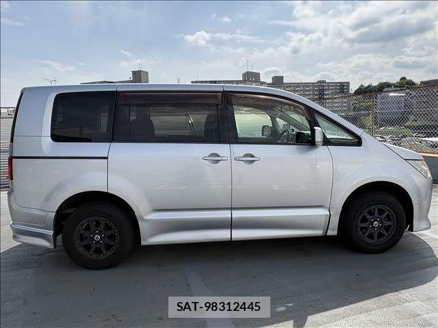 Mitsubishi DELICA 2007-09 6683758-27