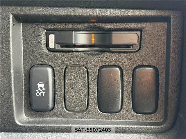 Mitsubishi DELICA 2018-05 6751361-14