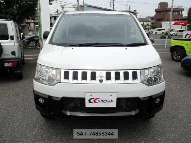 Mitsubishi DELICA 2018-03 6814703-4