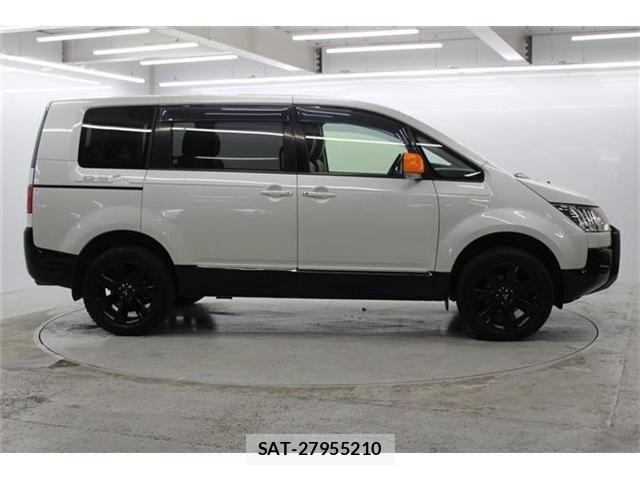 Mitsubishi DELICA 2018-06 6814704-3