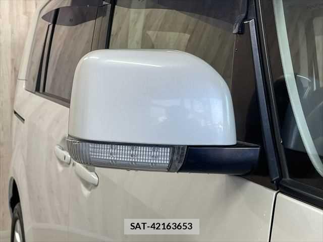 Mitsubishi DELICA 2018-06 6904329-28