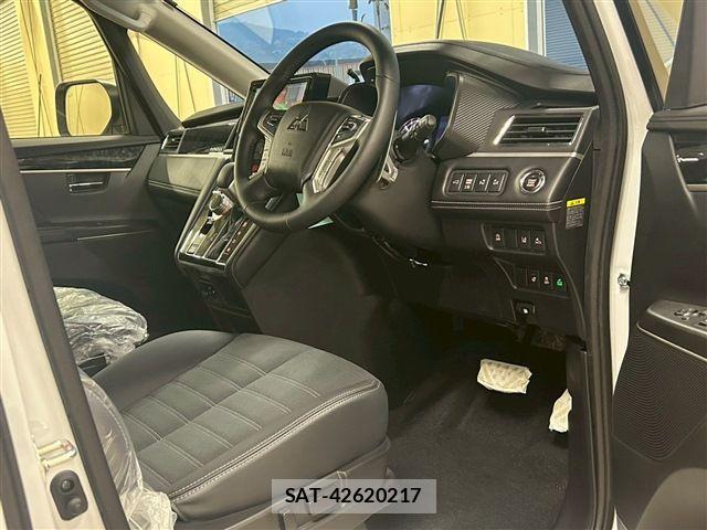 Mitsubishi DELICA 2025-11 6904257-28