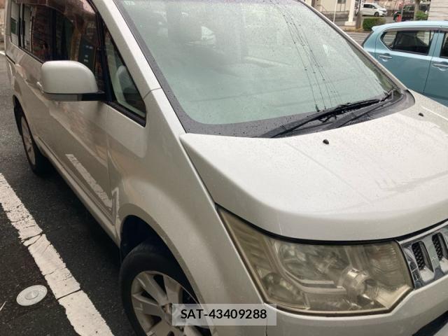 Mitsubishi DELICA 2009-11 7217490-1