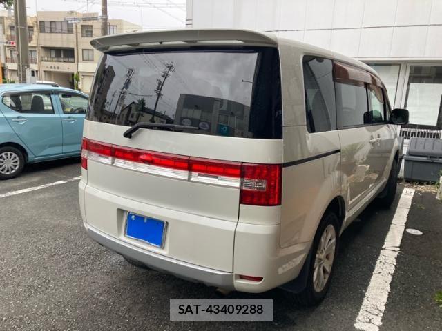 Mitsubishi DELICA 2009-11 7217490-3