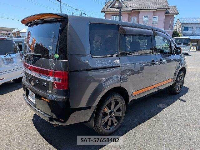 Mitsubishi DELICA 2017-09 7217516-19