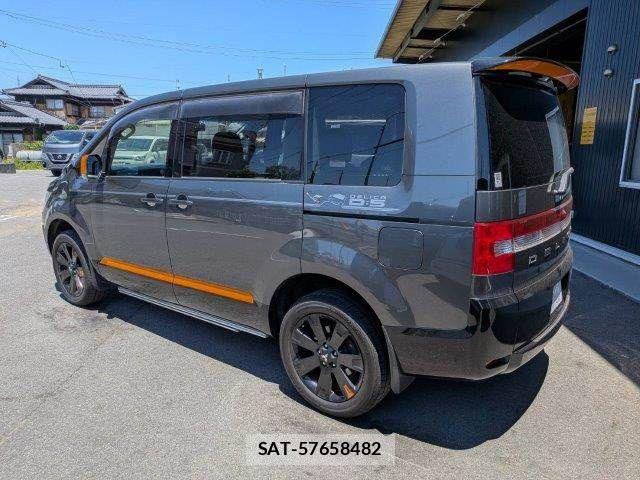 Mitsubishi DELICA 2017-09 7217516-21