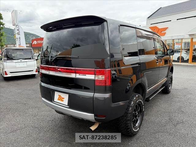 Mitsubishi DELICA 2008-09 7217487-12