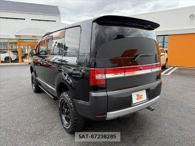 Mitsubishi DELICA 2008-09 7217487-14