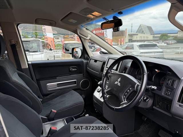 Mitsubishi DELICA 2008-09 7217487-15