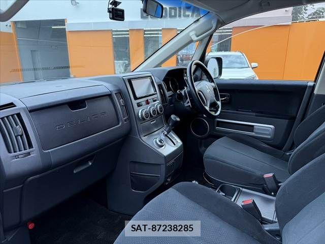 Mitsubishi DELICA 2008-09 7217487-16