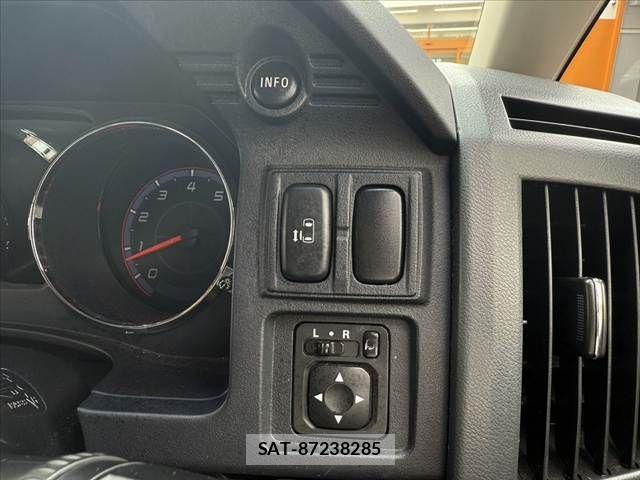 Mitsubishi DELICA 2008-09 7217487-26