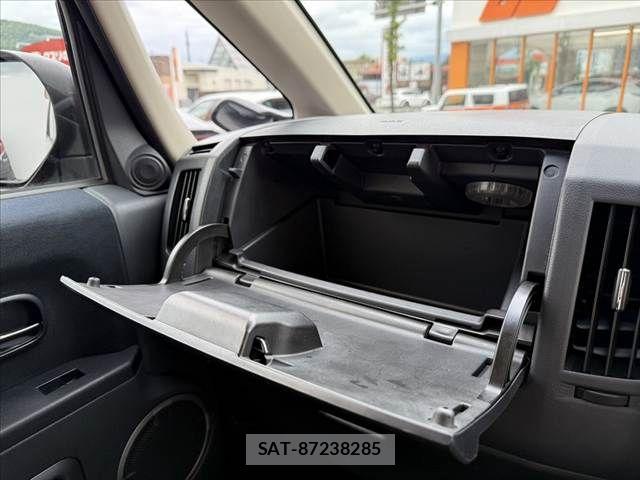 Mitsubishi DELICA 2008-09 7217487-28
