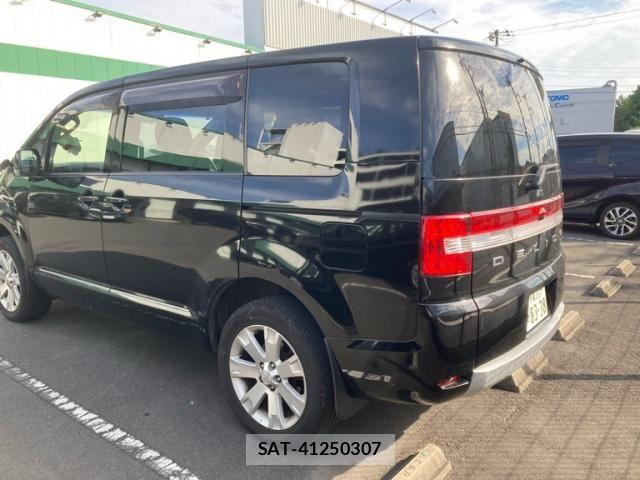 Mitsubishi DELICA 2016-03 7217515-1