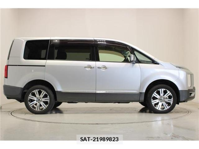 Mitsubishi DELICA 2019-03 7217527-12