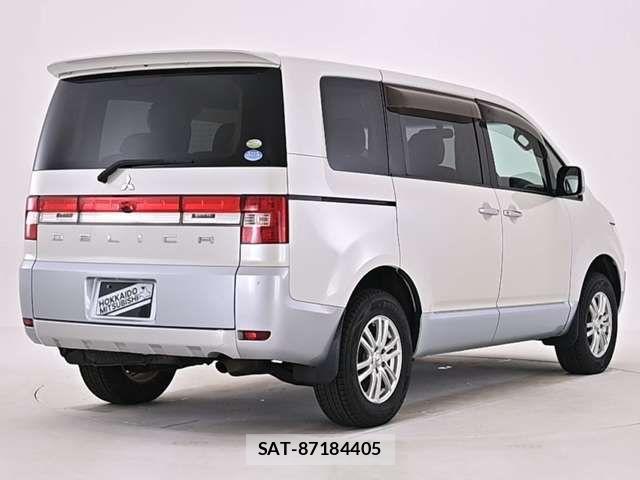 Mitsubishi DELICA 2011-06 7217489-19