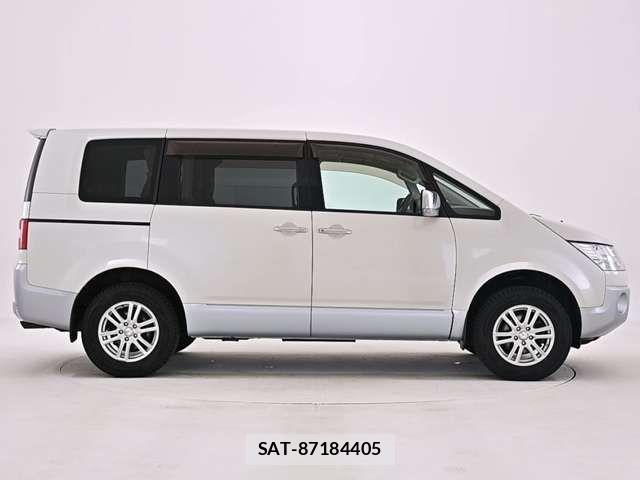 Mitsubishi DELICA 2011-06 7217489-2