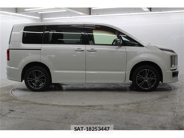Mitsubishi DELICA 2019-03 7217530-3