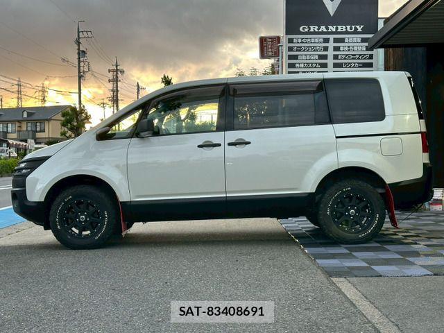 Mitsubishi DELICA 2011-03 7217488-11