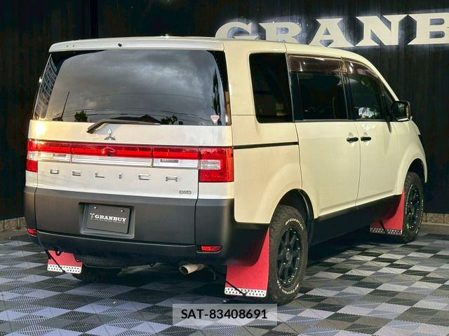 Mitsubishi DELICA 2011-03 7217488-13