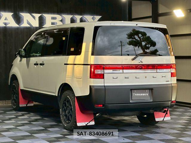 Mitsubishi DELICA 2011-03 7217488-14