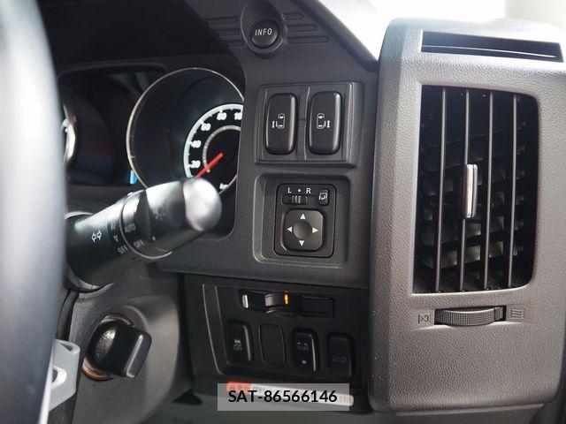 Mitsubishi DELICA 2013-02 7217511-17