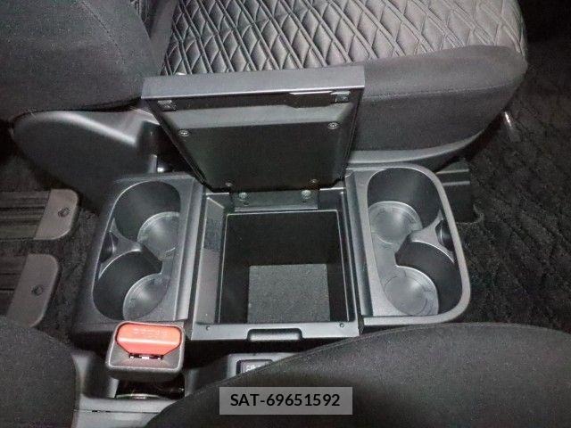 Mitsubishi DELICA 2022-10 7217557-17