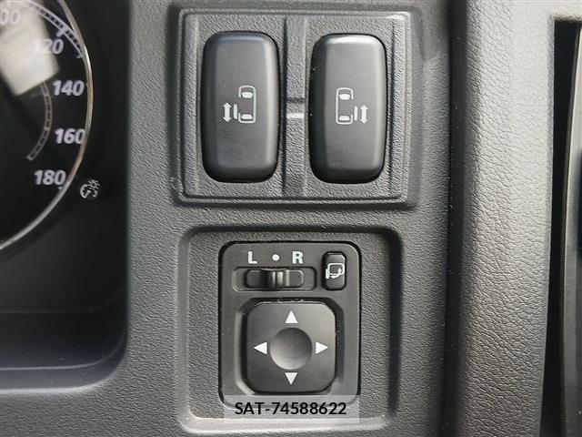 Mitsubishi DELICA 2018-09 7217521-5