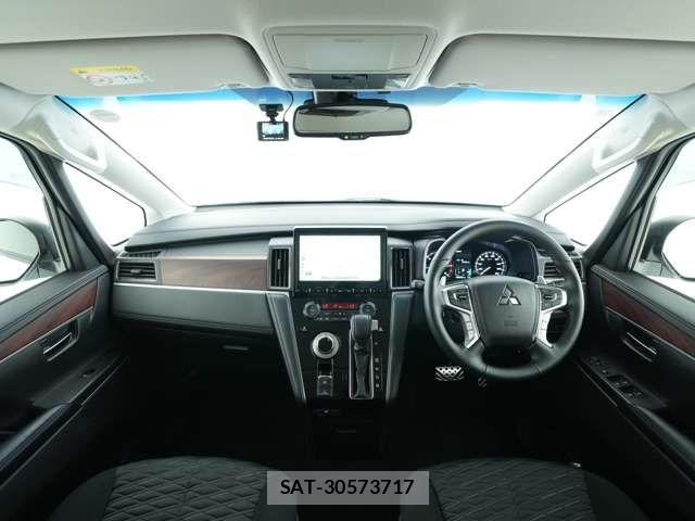 Mitsubishi DELICA 2024-10 7217593-4