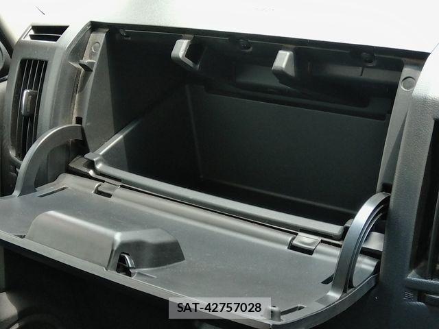 Mitsubishi DELICA 2014-01 7250539-24