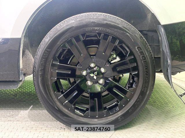 Mitsubishi DELICA 2023-12 7271810-13