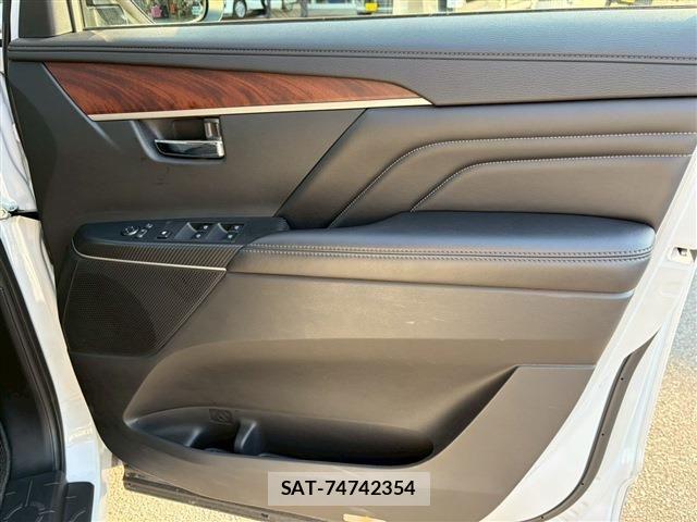 Mitsubishi DELICA 2025-01 7326731-28
