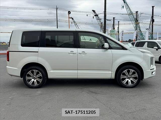Mitsubishi DELICA 2019-03 7326740-11