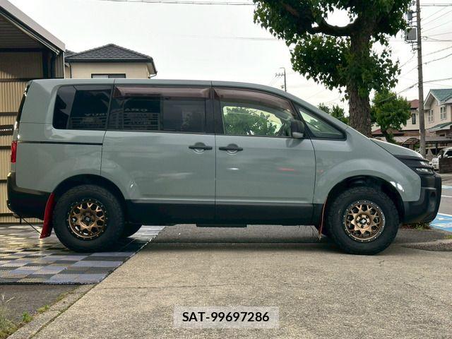 Mitsubishi DELICA 2011-12 7357548-11